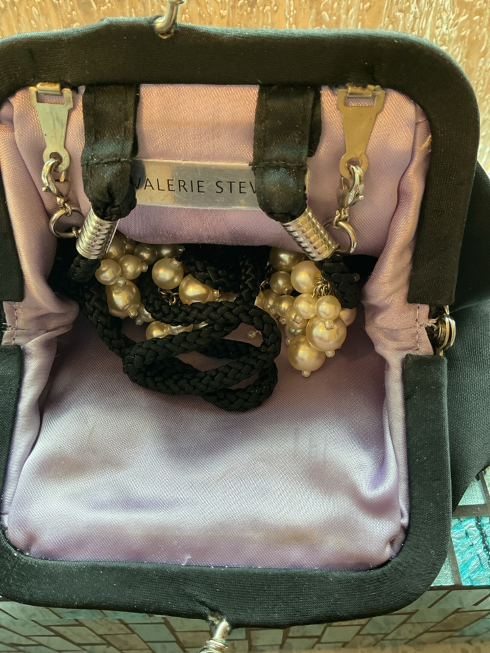 Valerie Stevens Black Velvet Kiss-Lock Wristlet Clutch - Picture 3 of 3